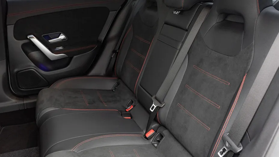 MERCEDES-BENZ CLA CLA 200 AMG Line 7G-DCT