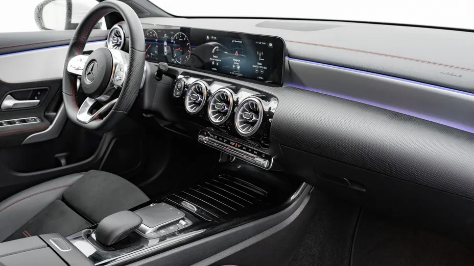 MERCEDES-BENZ CLA CLA 200 AMG Line 7G-DCT