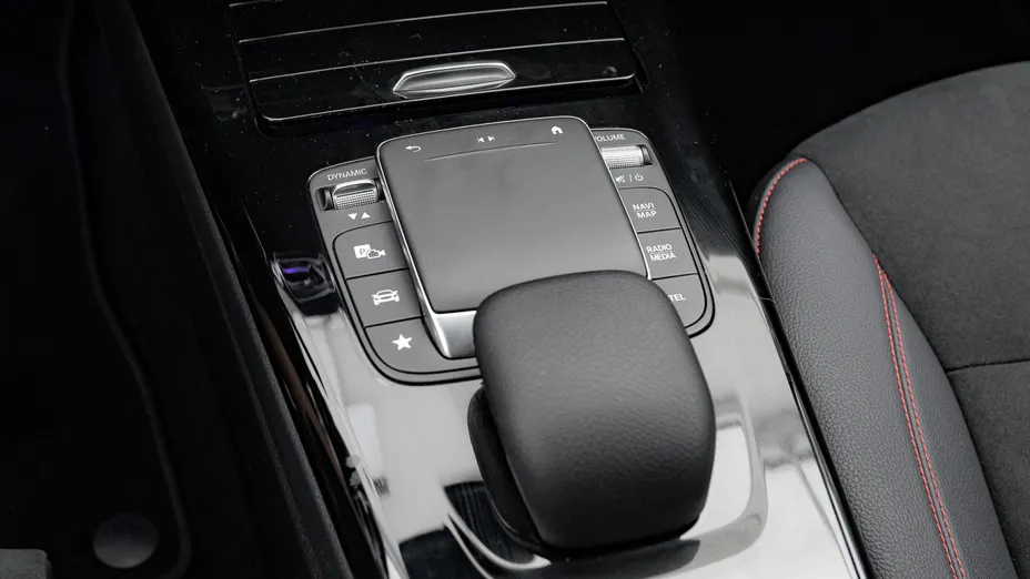 MERCEDES-BENZ CLA CLA 200 AMG Line 7G-DCT