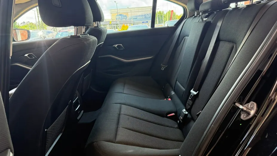 BMW Seria 3 318i aut