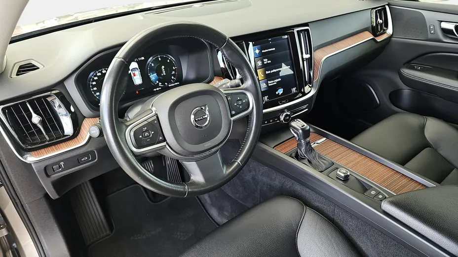 VOLVO V60 V60 D4 SCR Momentum aut