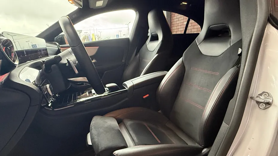 MERCEDES-BENZ CLA CLA 200 AMG Line 7G-DCT