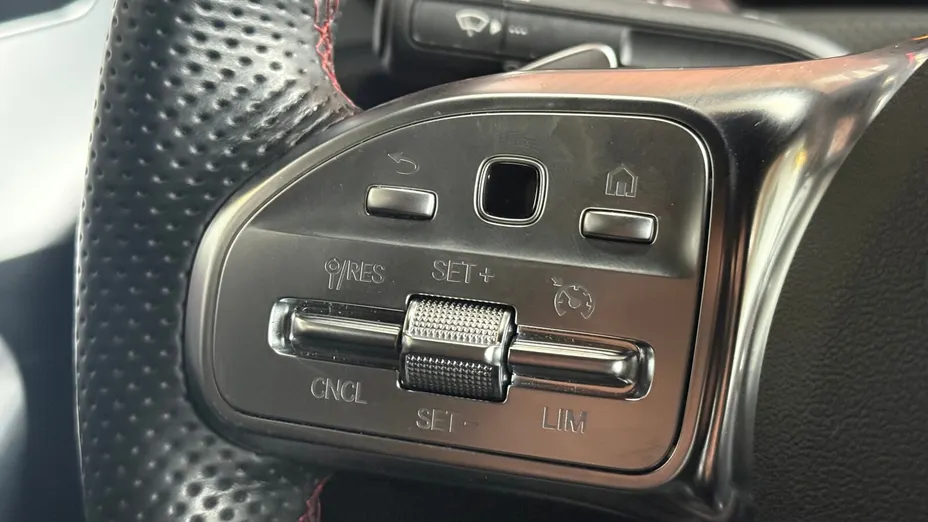 MERCEDES-BENZ CLA CLA 200 AMG Line 7G-DCT