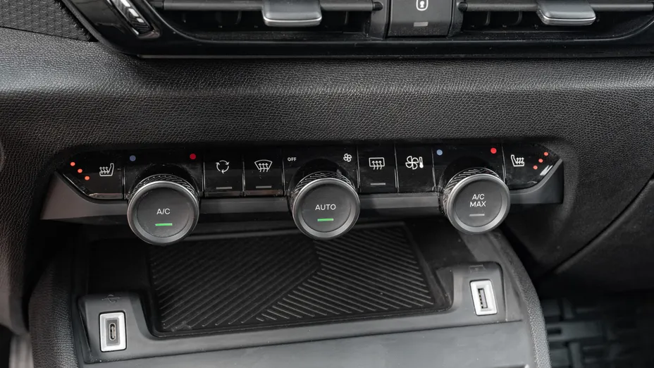 CITROEN C4 e-C4 EV136 50kWh Shine