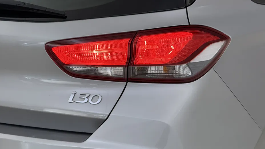 HYUNDAI i30 i30 1.0 T-GDI Modern