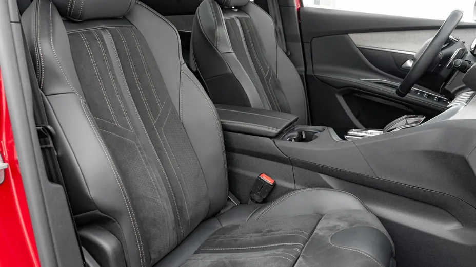 PEUGEOT 5008 5008 1.6 PureTech GT Pack S&S EAT8