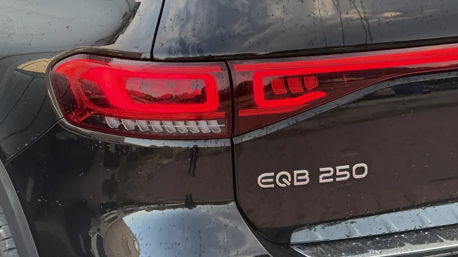 MERCEDES-BENZ EQB EQB 250 66.5kWh AMG