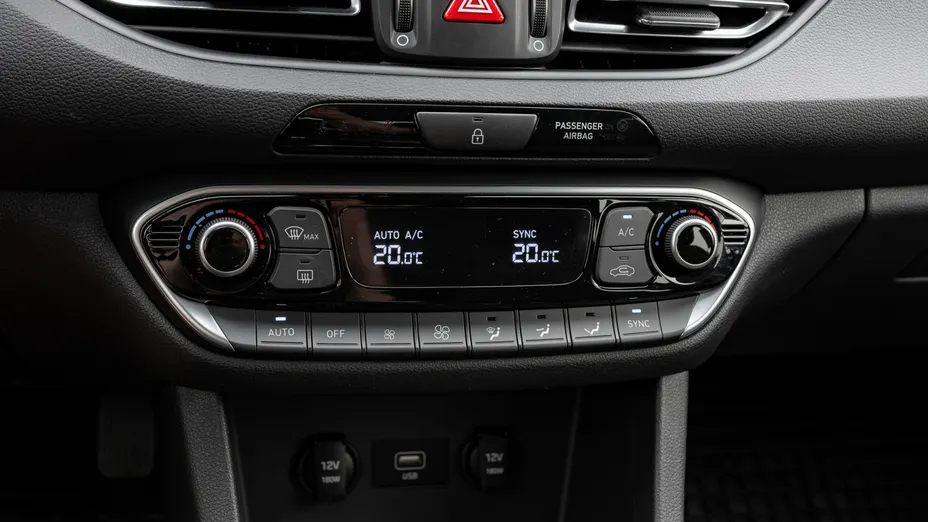 HYUNDAI i30 i30 1.5 T-GDI 48V Smart