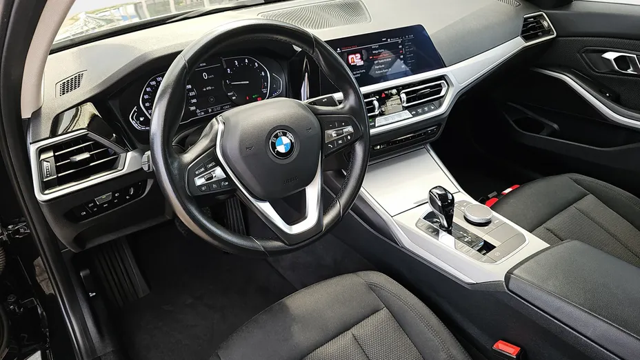 BMW Seria 3 318i Advantage aut