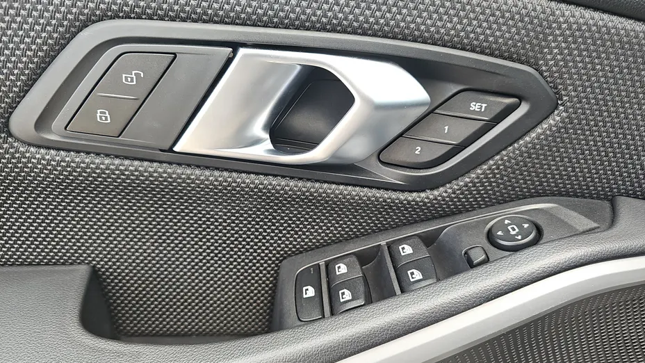 BMW Seria 3 318i Advantage aut