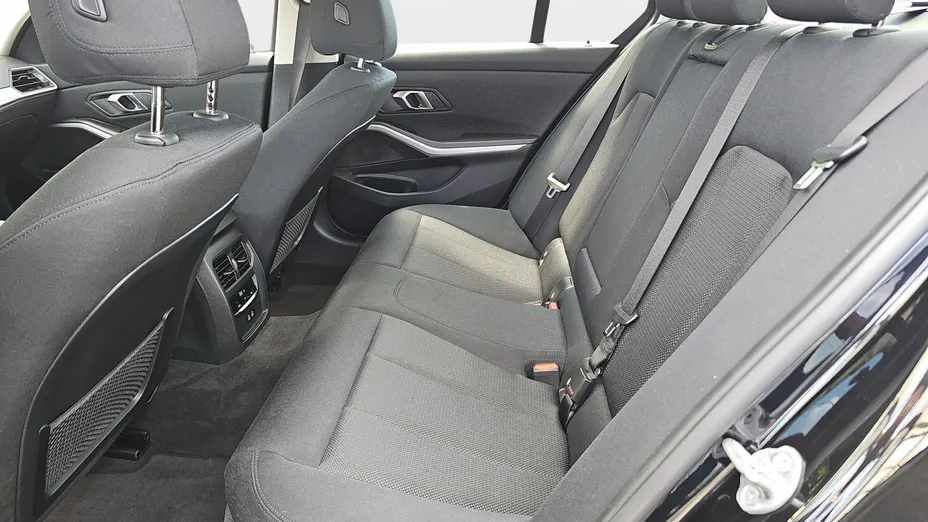 BMW Seria 3 318i Advantage aut