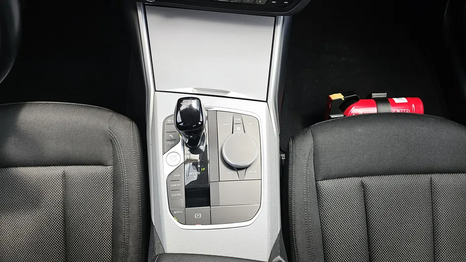 BMW Seria 3 318i Advantage aut
