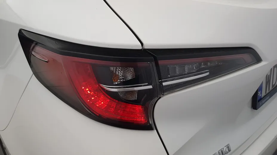 SUZUKI Swace Swace 1.8 Hybrid Premium Plus CVT