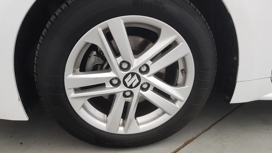 SUZUKI Swace Swace 1.8 Hybrid Premium Plus CVT