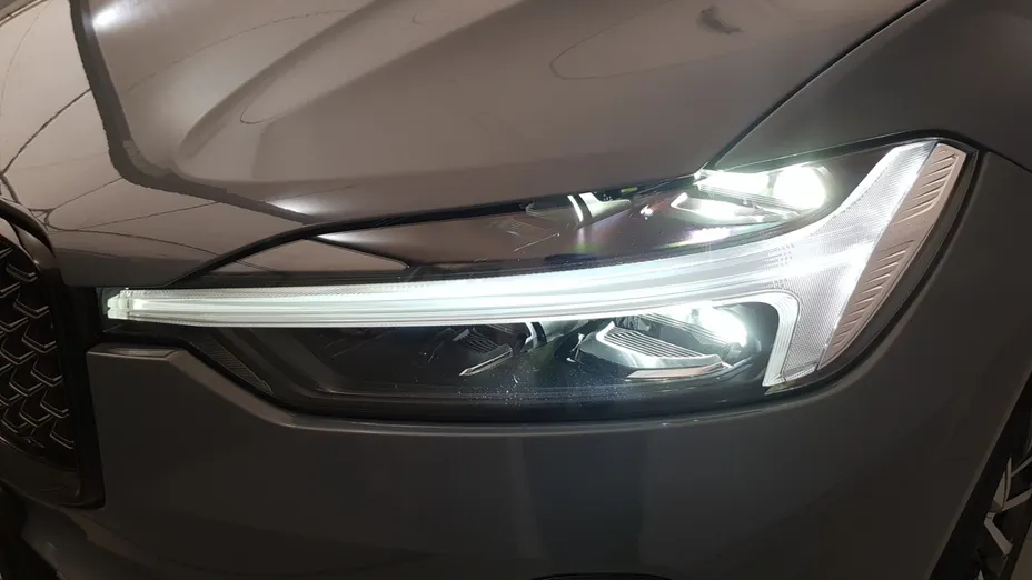 VOLVO XC60 XC60 B4 D AWD Plus Dark aut
