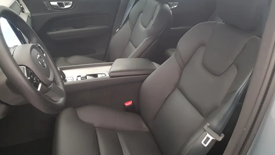 VOLVO XC60 XC60 B4 D AWD Plus Dark aut
