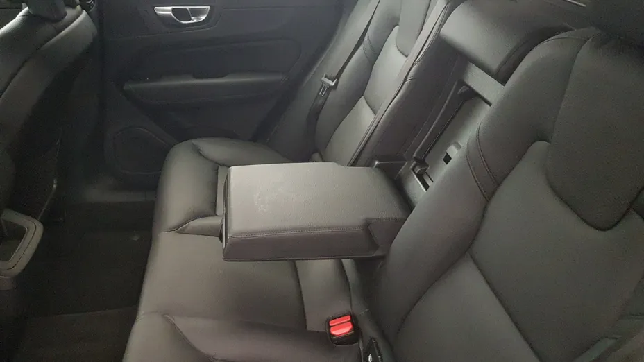 VOLVO XC60 XC60 B4 D AWD Plus Dark aut