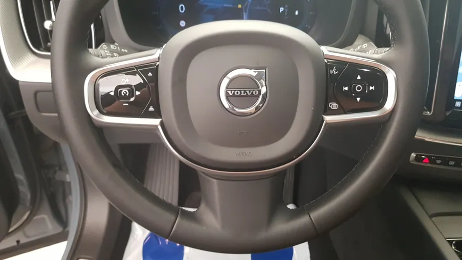VOLVO XC60 XC60 B4 D AWD Plus Dark aut