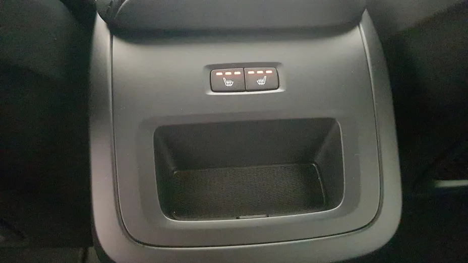 VOLVO XC60 XC60 B4 D AWD Plus Dark aut