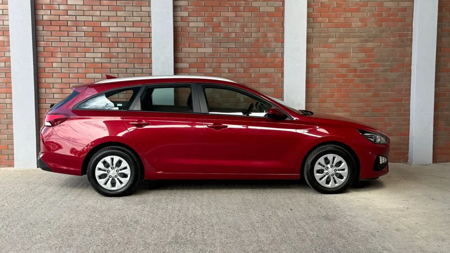 HYUNDAI i30 i30 1.5 DPI Classic +