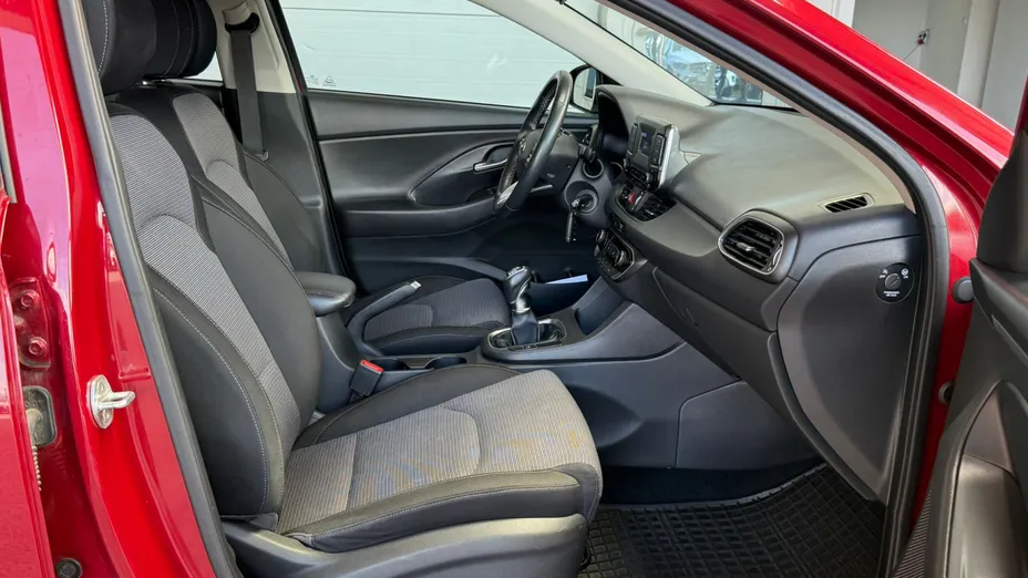 HYUNDAI i30 i30 1.5 DPI Classic +