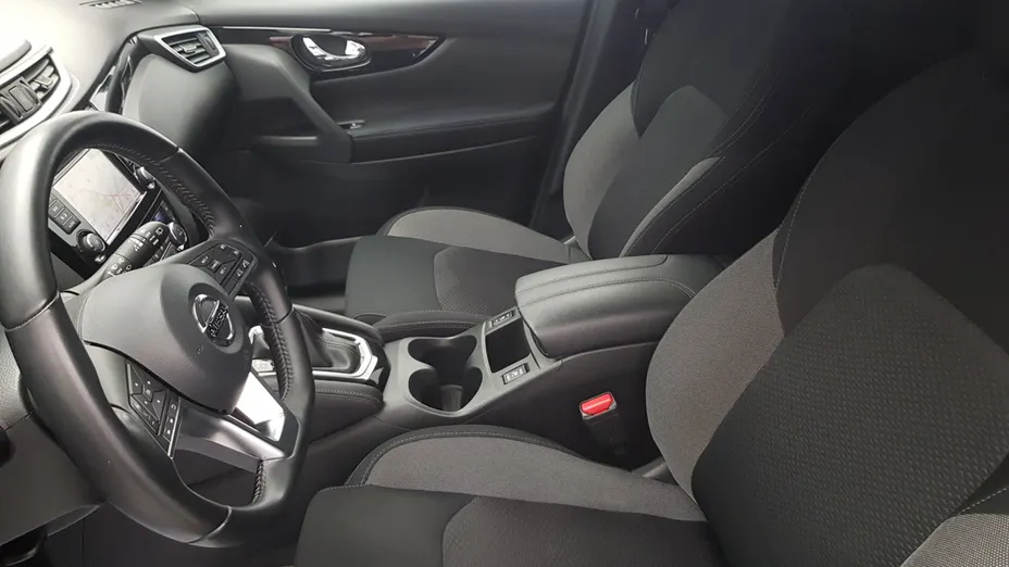 NISSAN Qashqai Qashqai 1.3 DIG-T N-Connecta DCT