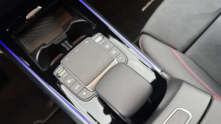 MERCEDES-BENZ EQA EQA 250 66.5kWh AMG Line