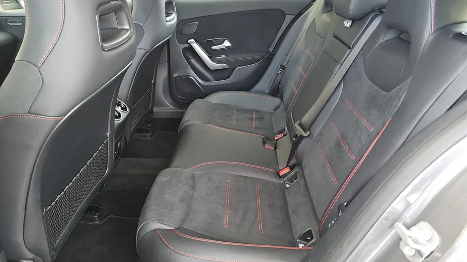 MERCEDES-BENZ A Klasa A 220 4-Matic AMG Line 8G-DCT