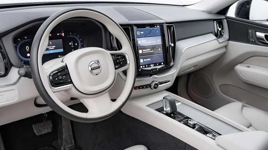 VOLVO XC60 XC60 B5 B AWD Plus Dark aut