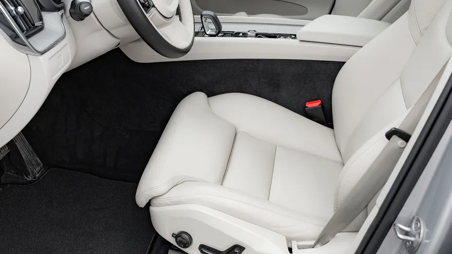 VOLVO XC60 XC60 B5 B AWD Plus Dark aut