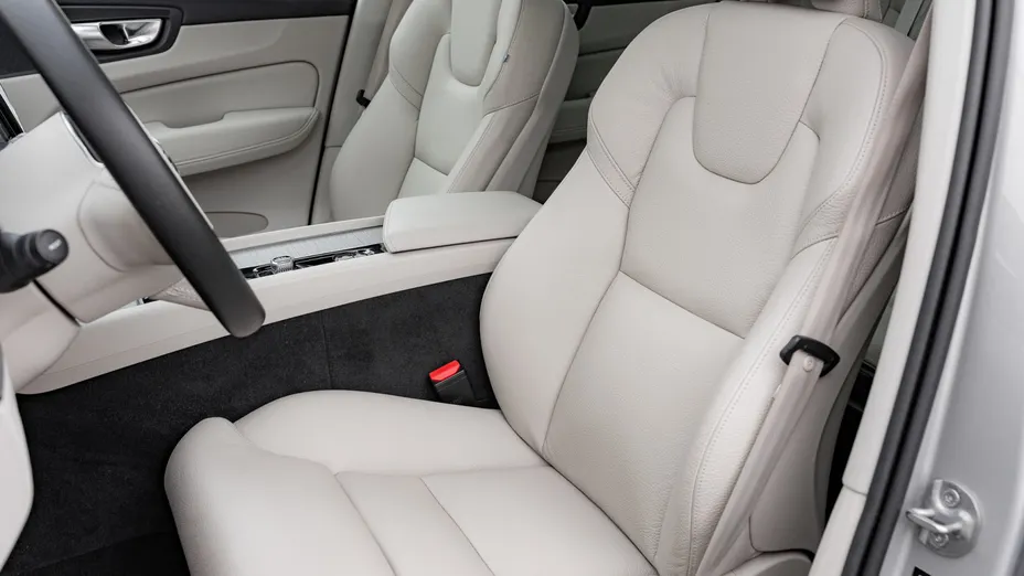 VOLVO XC60 XC60 B5 B AWD Plus Dark aut