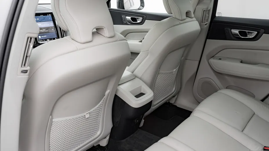 VOLVO XC60 XC60 B5 B AWD Plus Dark aut