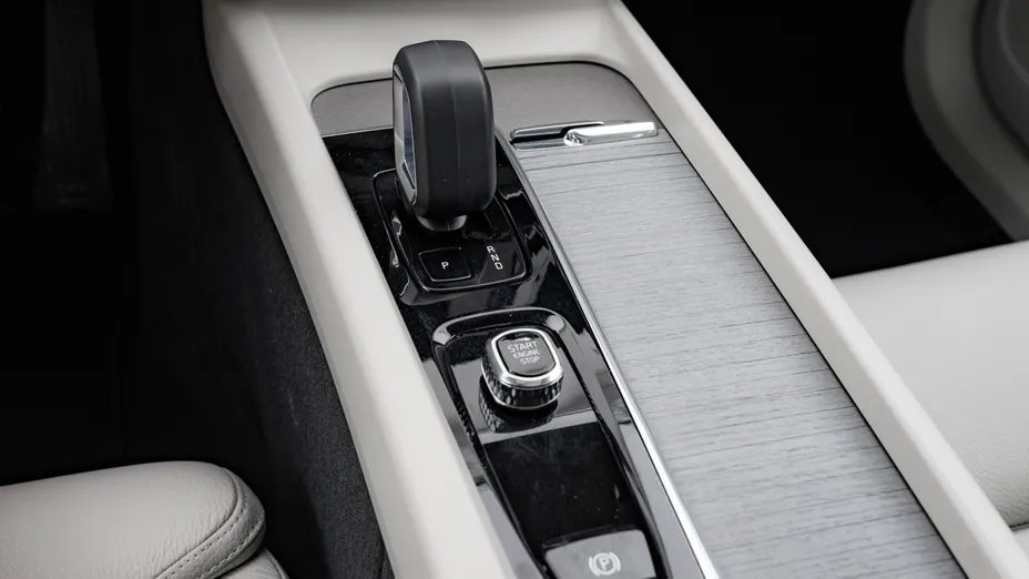 VOLVO XC60 XC60 B5 B AWD Plus Dark aut
