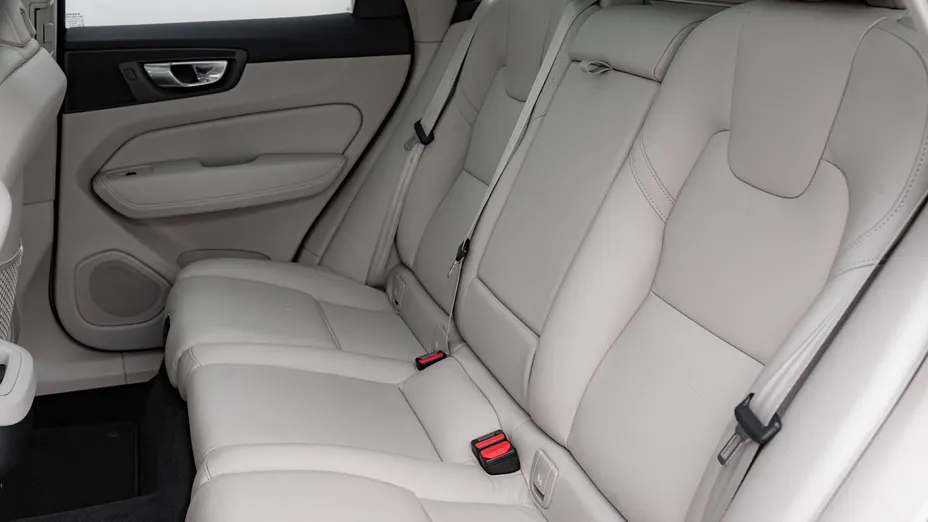 VOLVO XC60 XC60 B5 B AWD Plus Dark aut