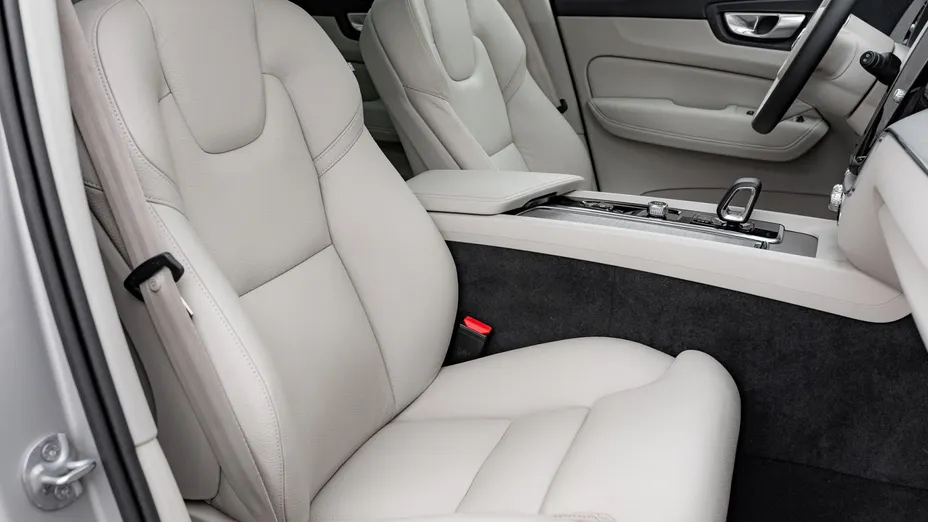 VOLVO XC60 XC60 B5 B AWD Plus Dark aut