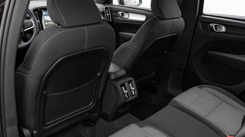 VOLVO XC40 XC40 B3 Plus Dark aut