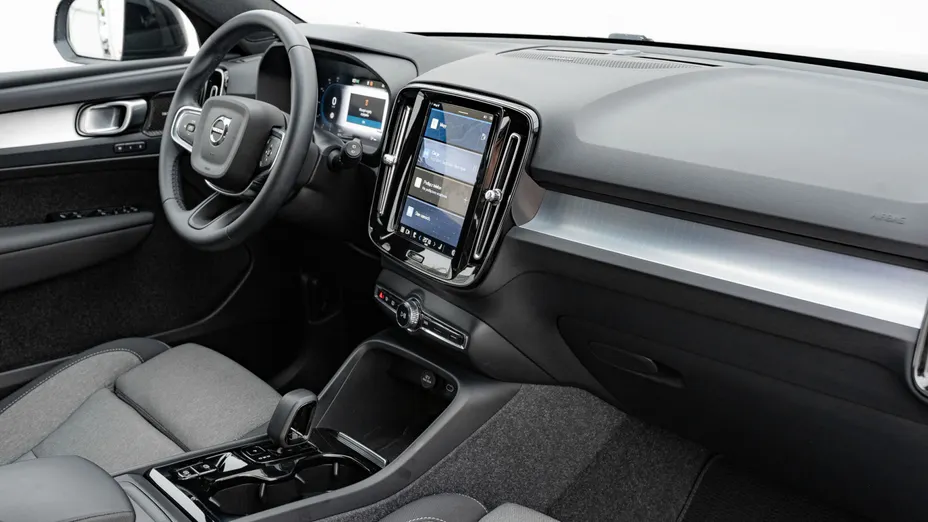 VOLVO XC40 XC40 B3 Plus Dark aut