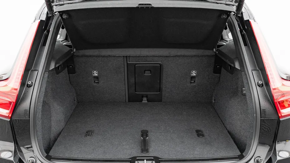 VOLVO XC40 XC40 B3 Plus Dark aut