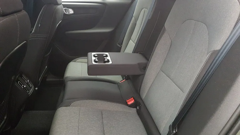 VOLVO XC40 XC40 B3 Plus Dark aut