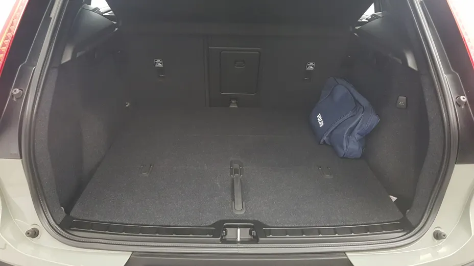 VOLVO XC40 XC40 B3 Plus Dark aut