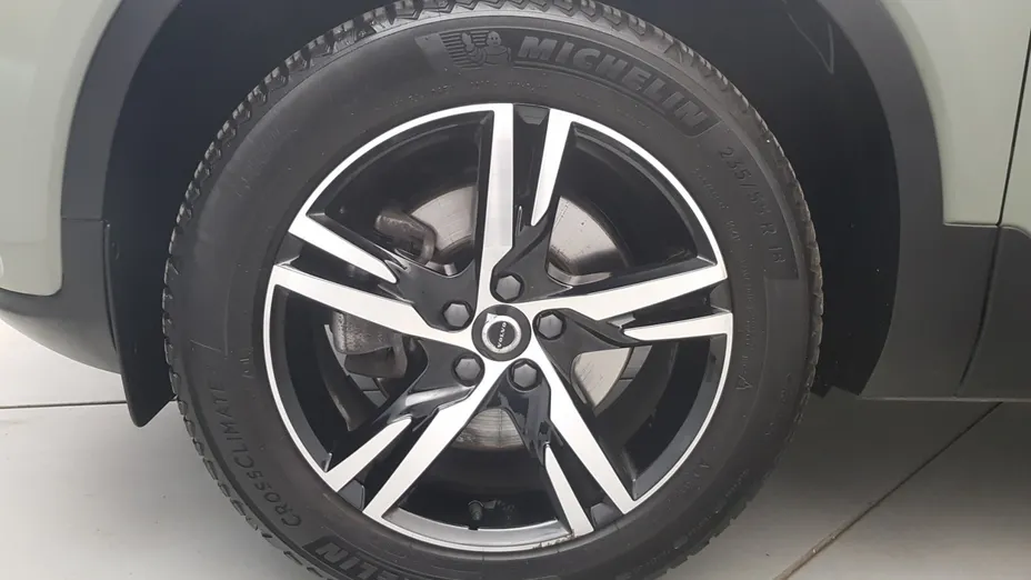 VOLVO XC40 XC40 B3 Plus Dark aut