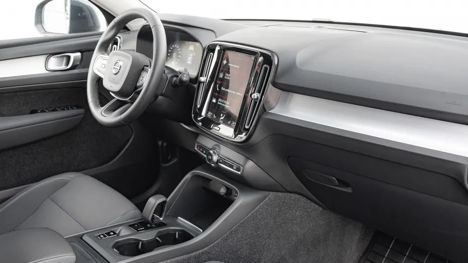 VOLVO XC40 XC40 T3 Momentum Pro aut