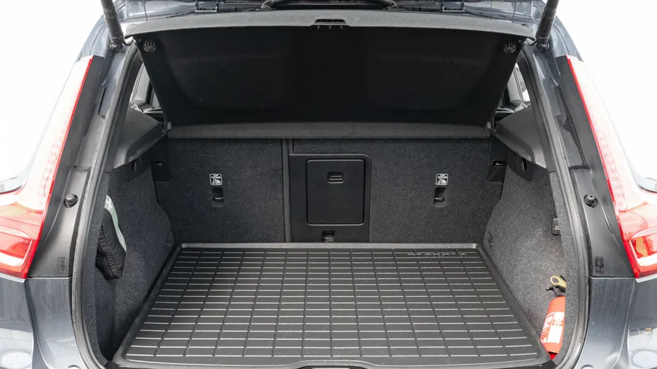 VOLVO XC40 XC40 T3 Momentum Pro aut