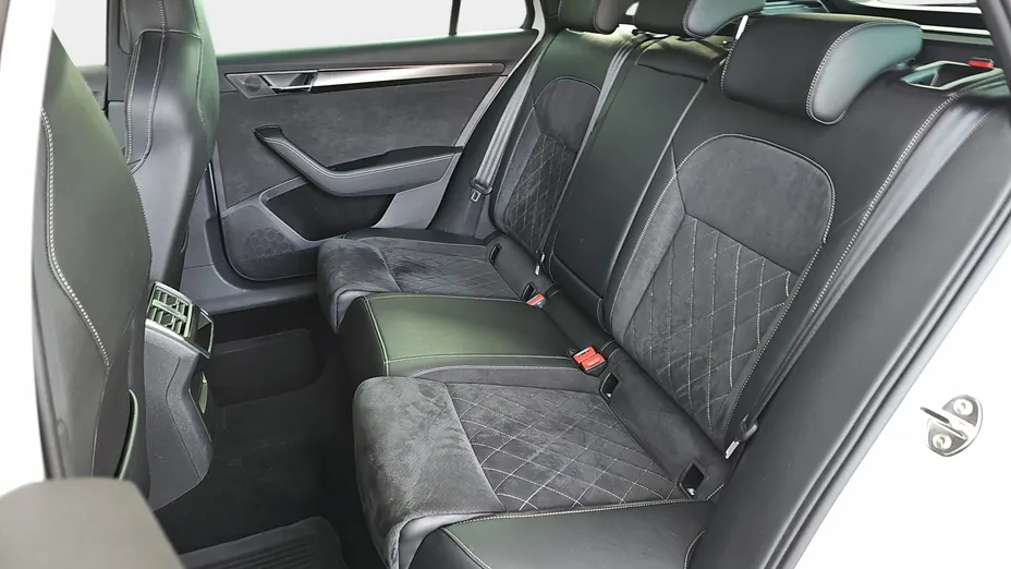 SKODA Superb Superb 1.4 TSI Plug-In Hybrid Sportline DSG