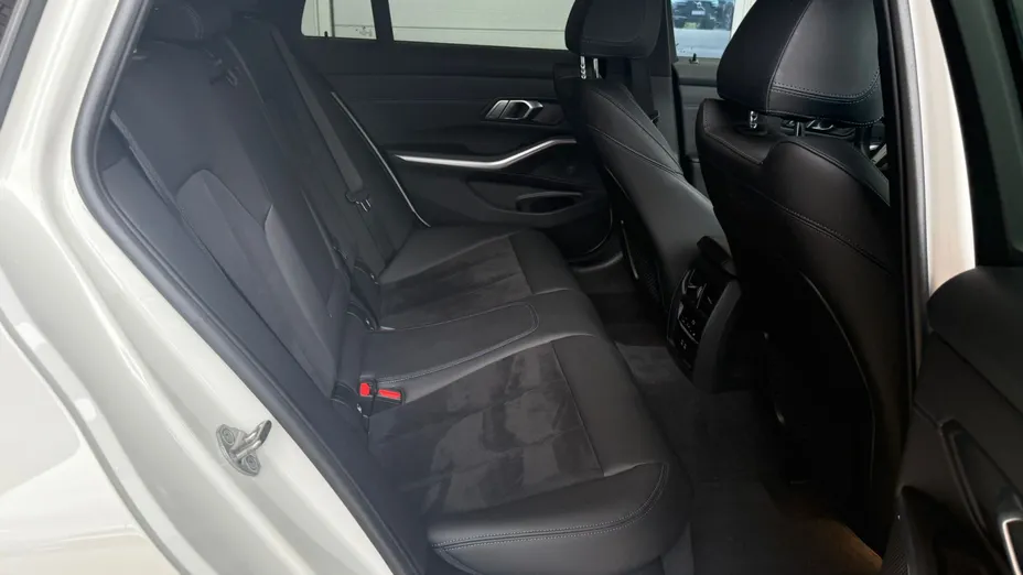 BMW Seria 3 318i M Sport aut