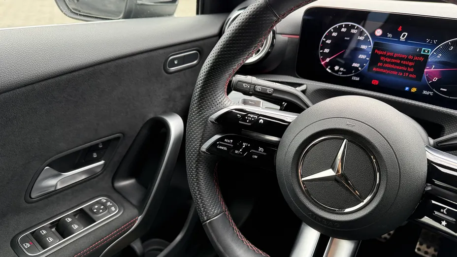 MERCEDES-BENZ A Klasa A 200 AMG Line 7G-DCT