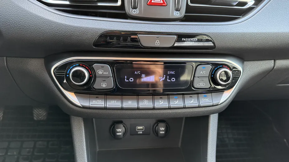 HYUNDAI i30 i30 1.0 T-GDI Smart
