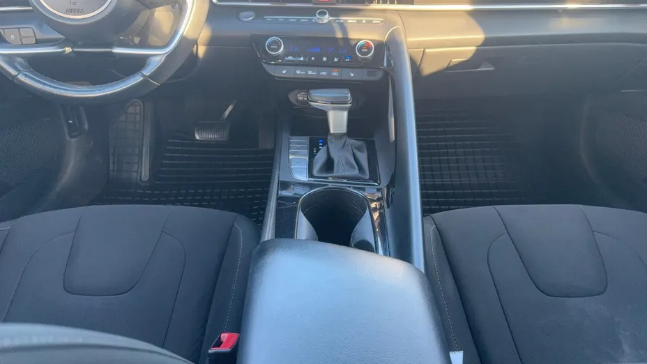 HYUNDAI Elantra Elantra 1.6 Executive CVT