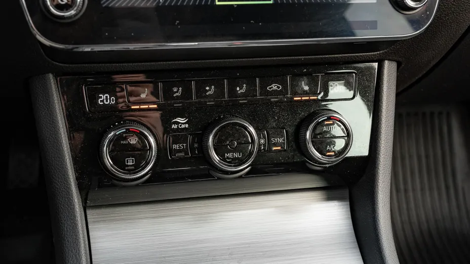 SKODA Superb Superb 2.0 TDI SCR Ambition DSG