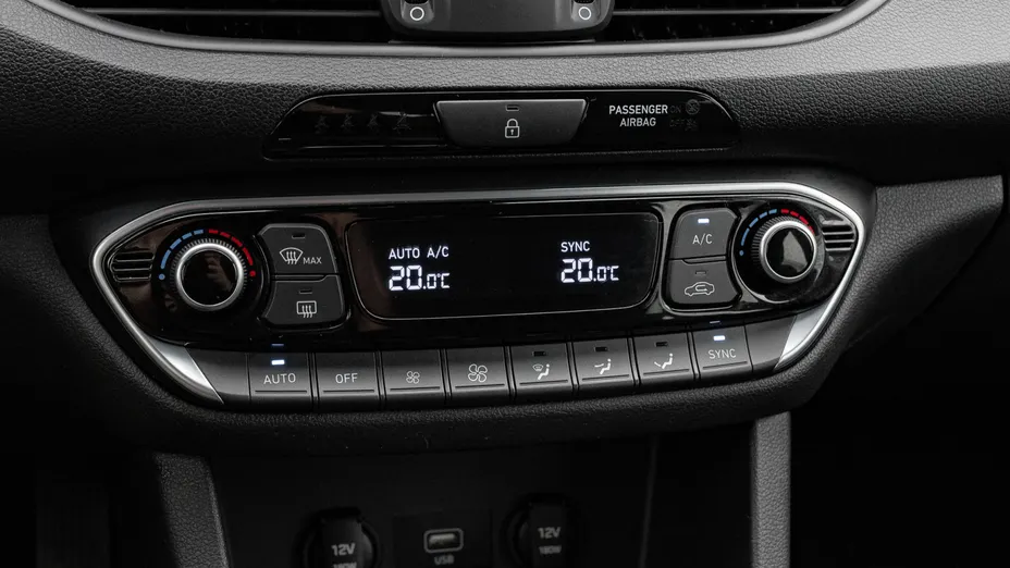 HYUNDAI i30 i30 1.5 T-GDI 48V Smart